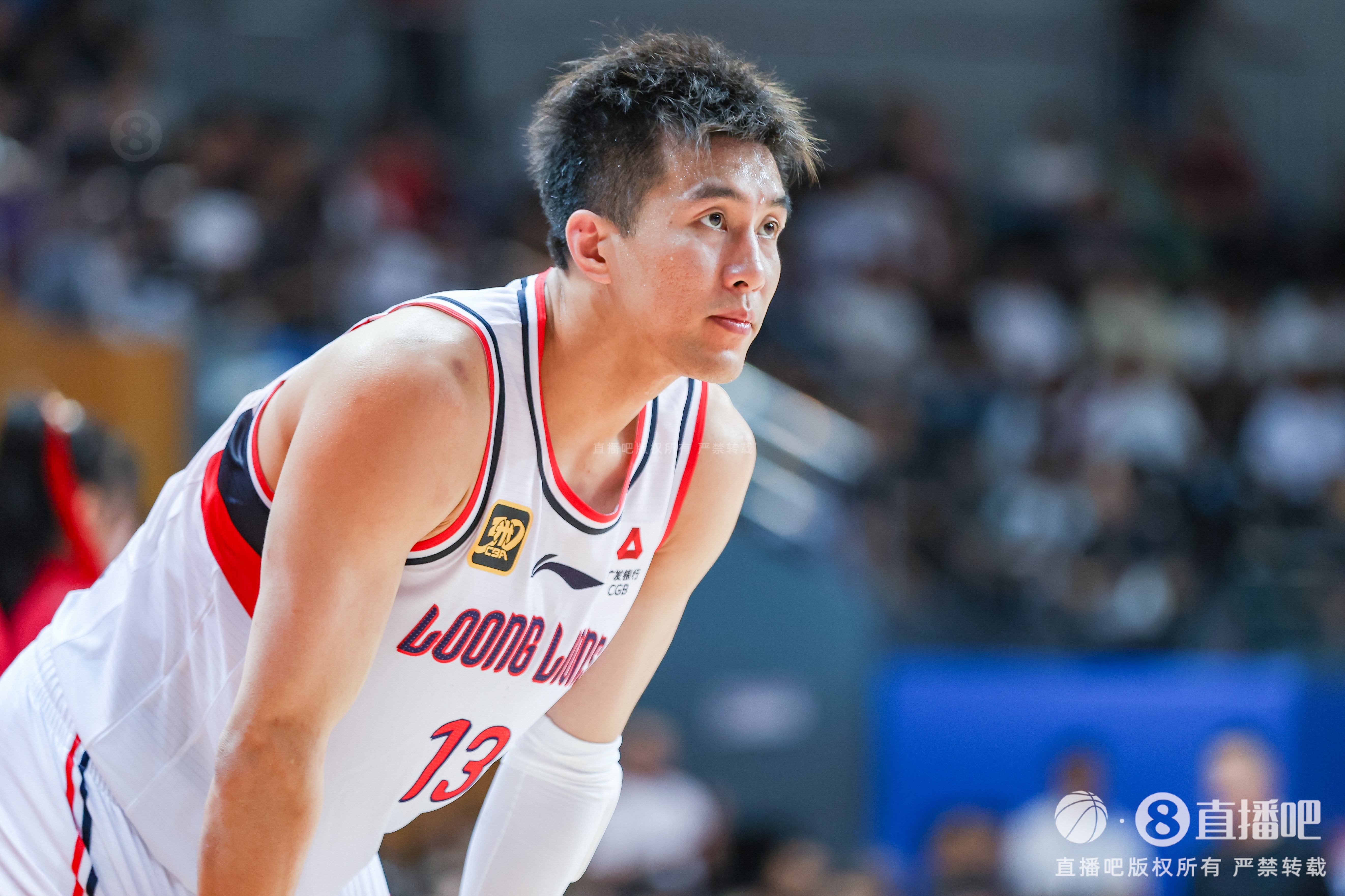 开云下载-本赛季只出场2次！郭艾伦：第二场腹股沟拉伤 也想上场但只能等待