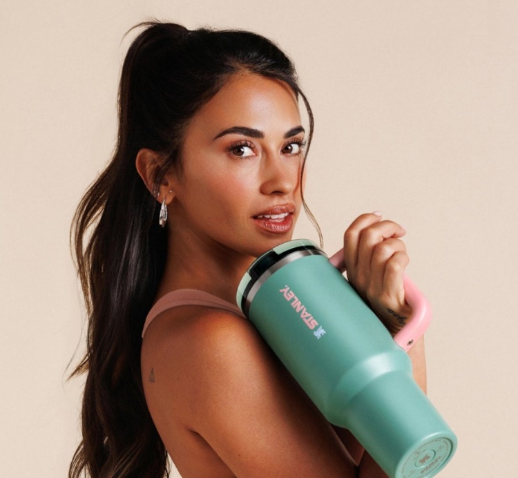 kaiyun app-商业合作！斯坦利推出安东内拉联名保温杯，售价30美元到60美元